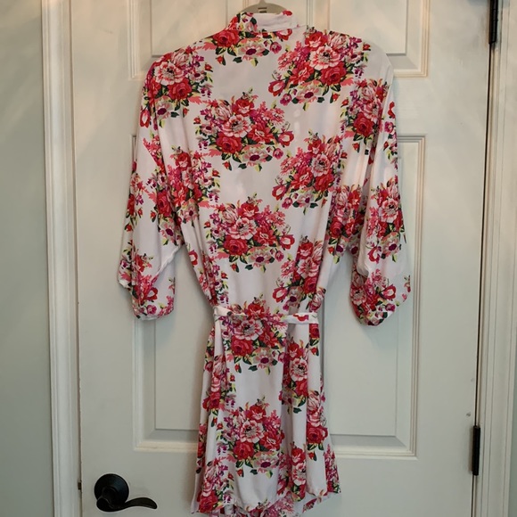 Short Floral Satin Robe Kimono Sleeve Bathrobe Wrap - Picture 8 of 8